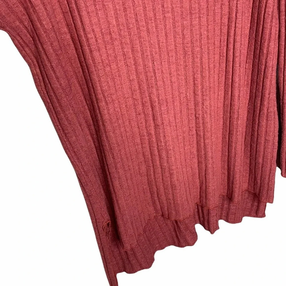 UO Out From Under Ribbed V-Neck Shirt Size Small - Picture 3 of 7